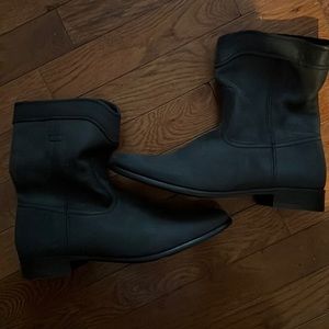 Never worn Frye short boots